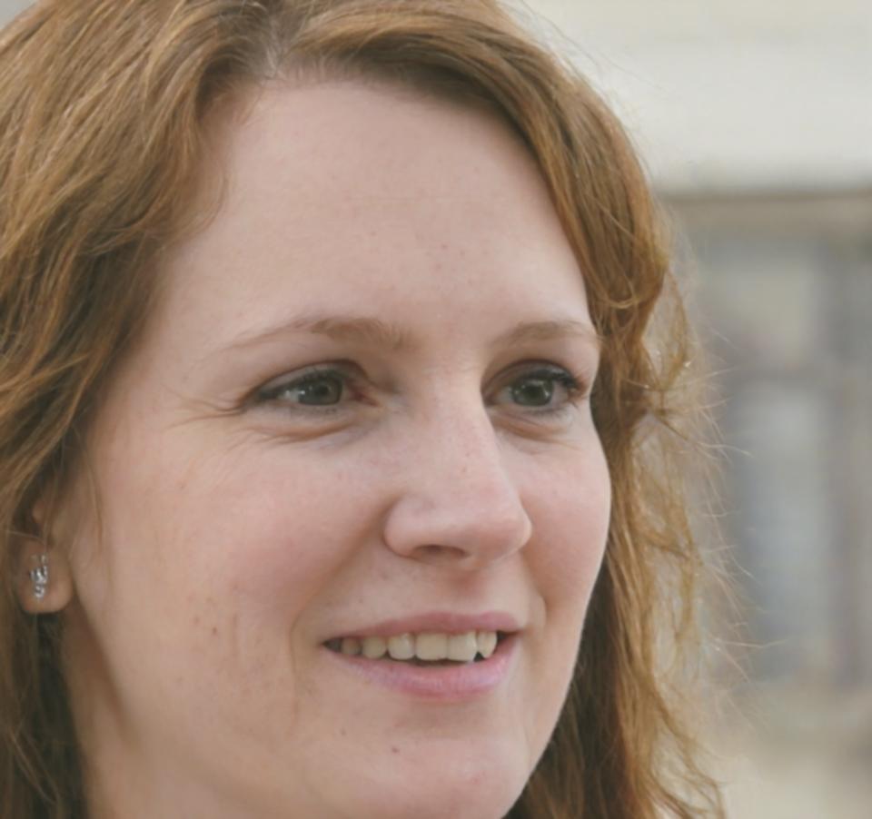 Portrait d'Amandine Vasseur, conseillère en gestion de dettes